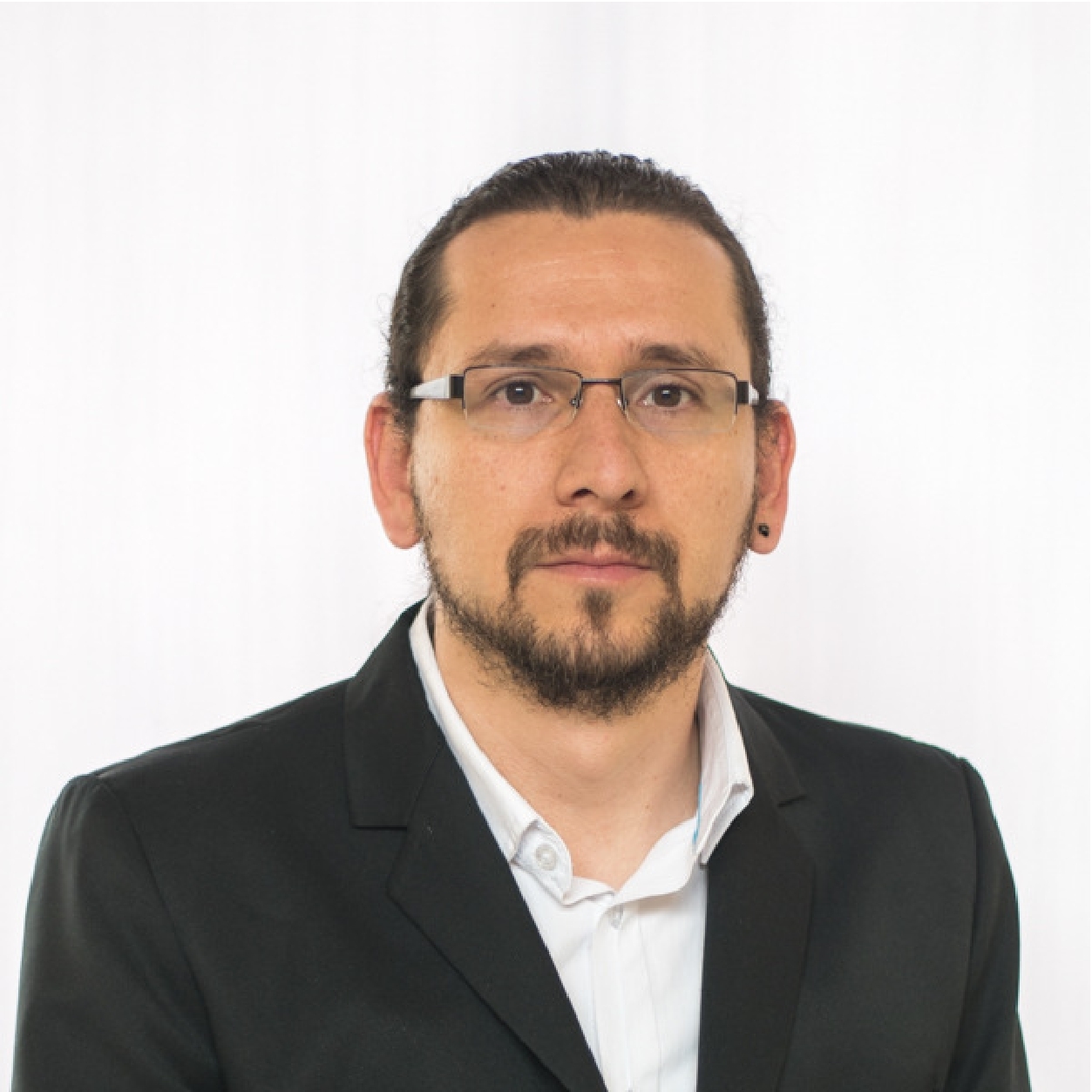 Oscar Lopez perito y consultor en finanzas